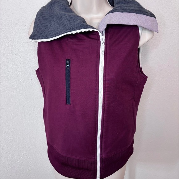 Fila Filativa Women's Puff Vest Asymmetrical Zip Pop Collar Purple White Sz M - Picture 2 of 8